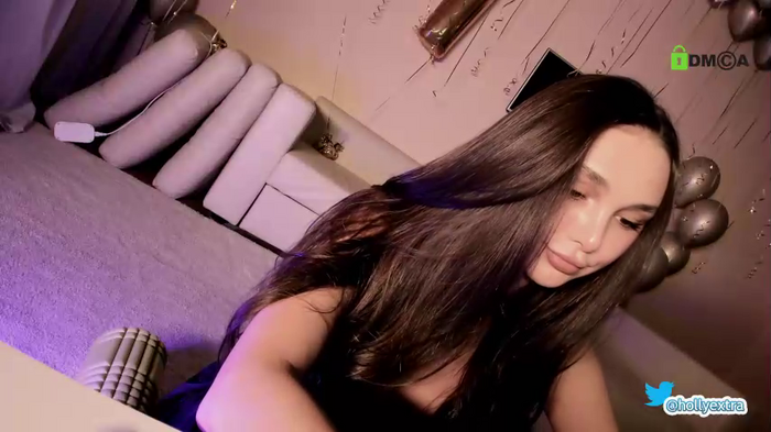 hollyextra