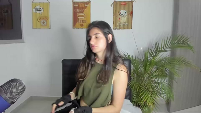 hollyshit_
