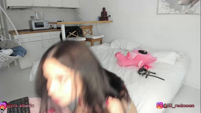 lili_and_niki