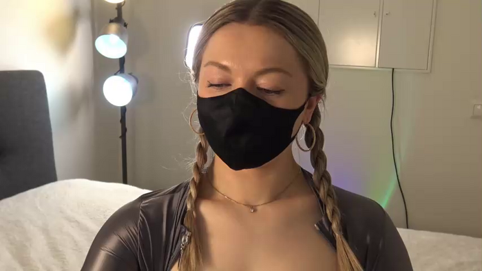 blondehottiek