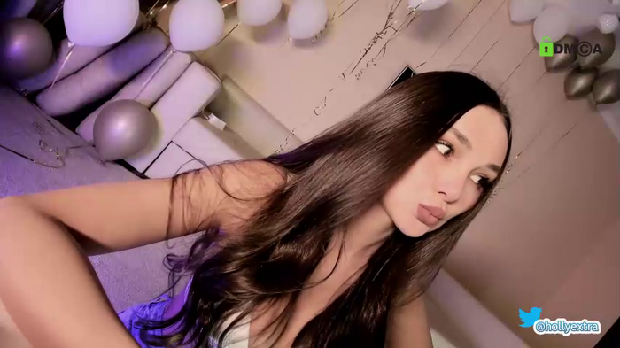 hollyextra