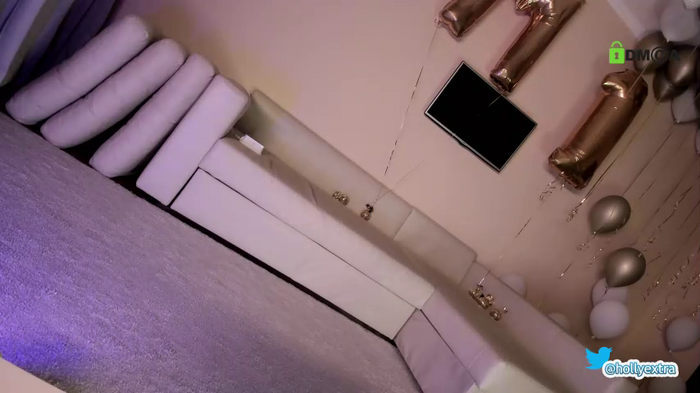 hollyextra
