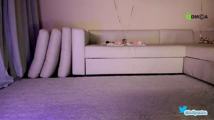 hollyextra