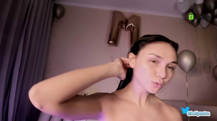 hollyextra