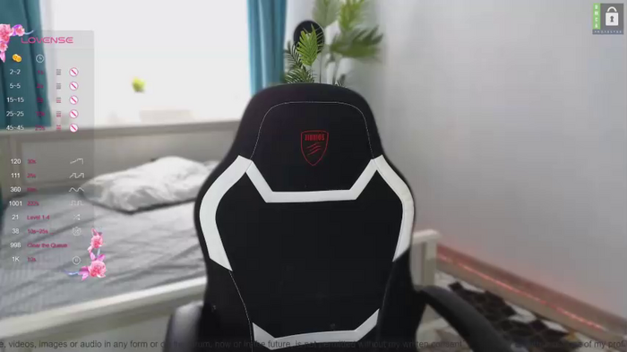 small_blondee
