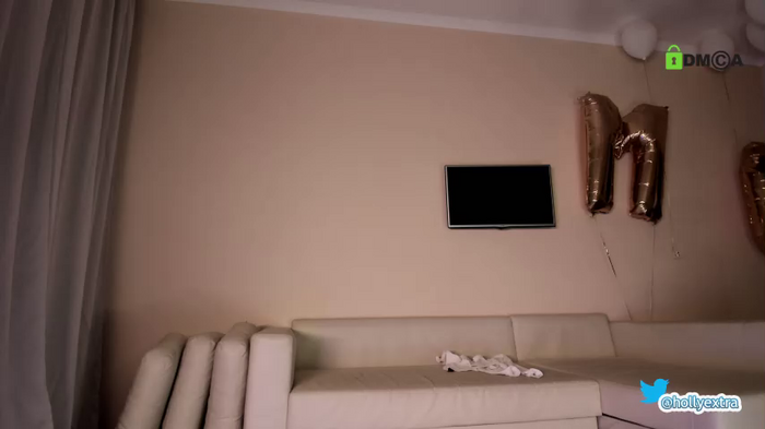 hollyextra