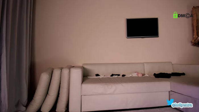 hollyextra