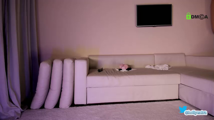 hollyextra