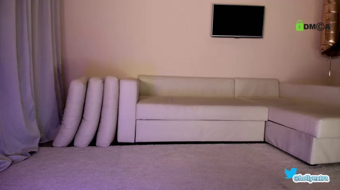 hollyextra
