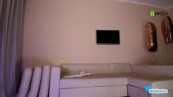 hollyextra