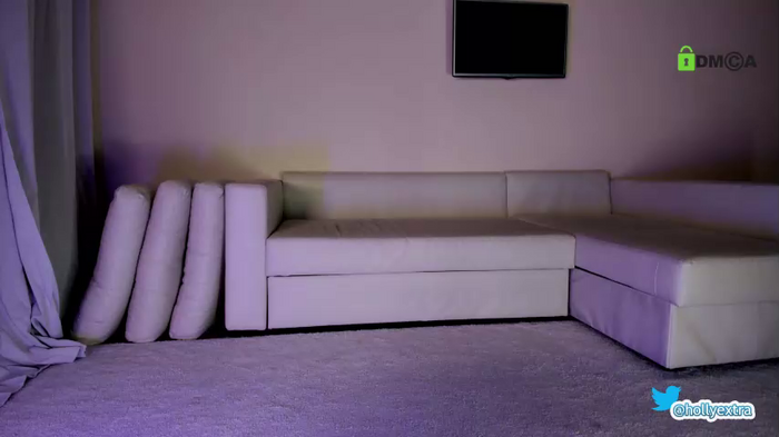 hollyextra