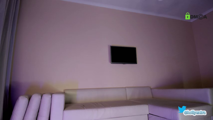hollyextra