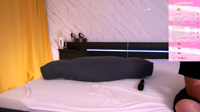 blonde_bigtits