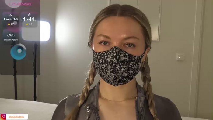 blondehottiek