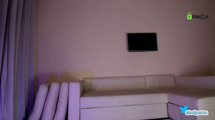 hollyextra