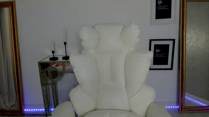 moniqueeass