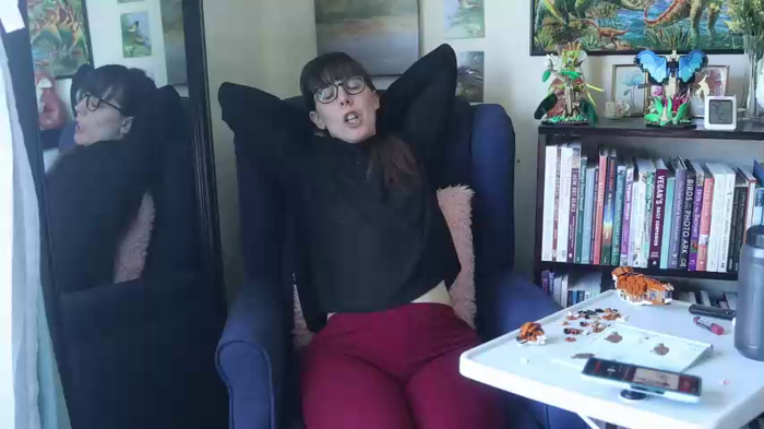 ellynaomi