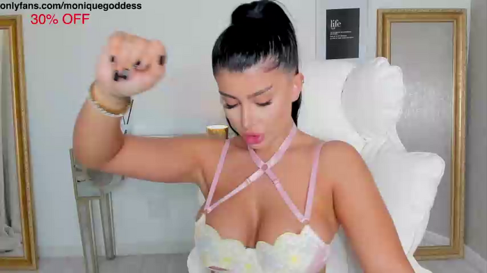 moniqueeass