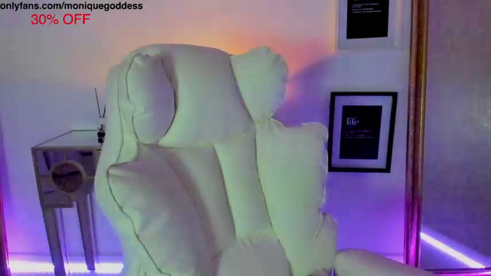 moniqueeass