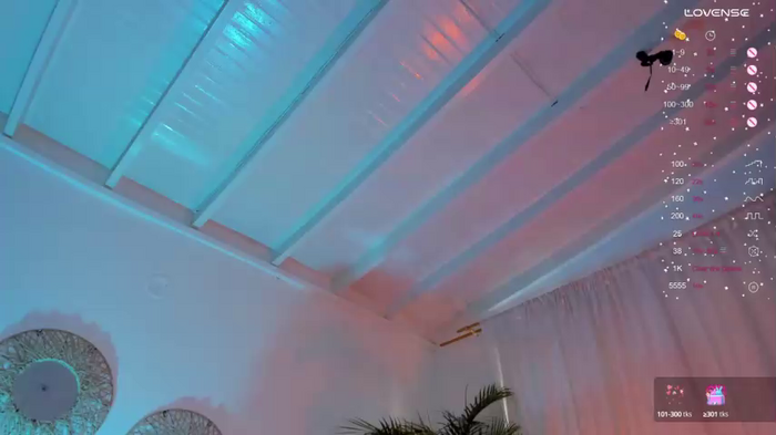 laura_hills18