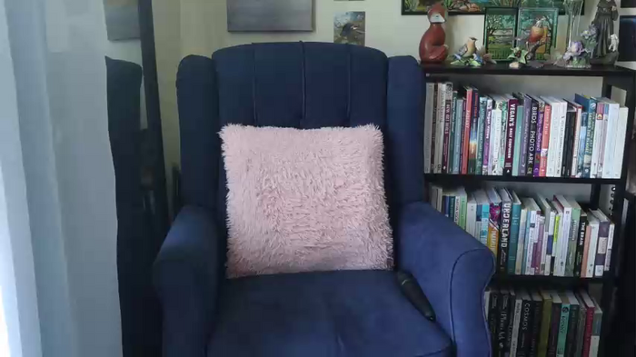 ellynaomi