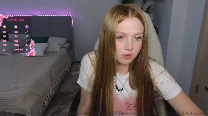 small_blondee