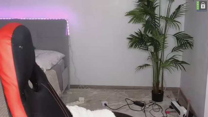 small_blondee
