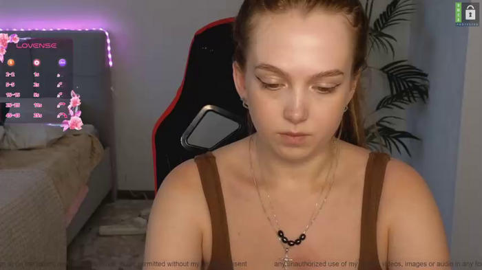 small_blondee