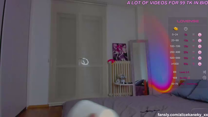 alicekaneky_xx