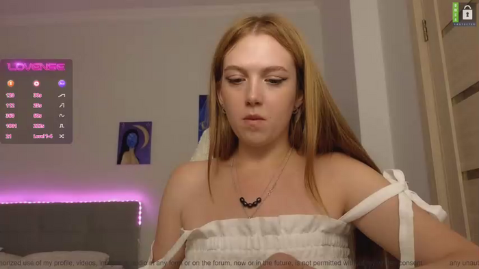 small_blondee