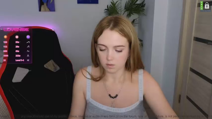 small_blondee