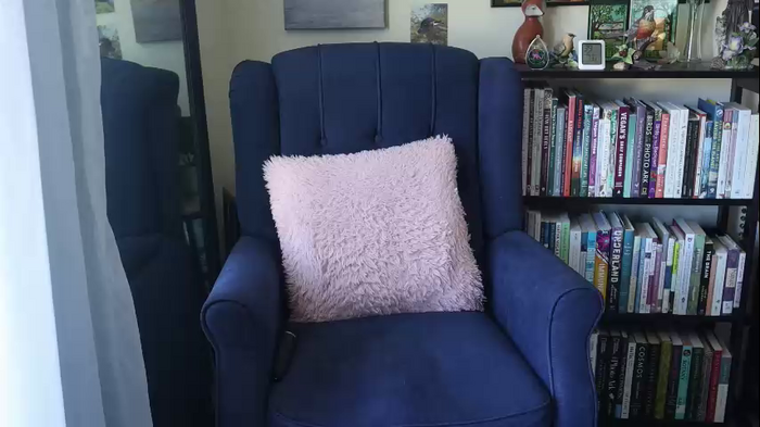 ellynaomi