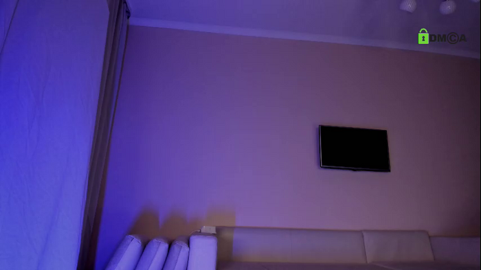 hollyextra