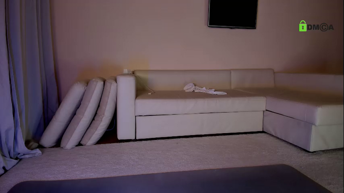 hollyextra