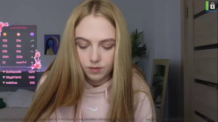small_blondee
