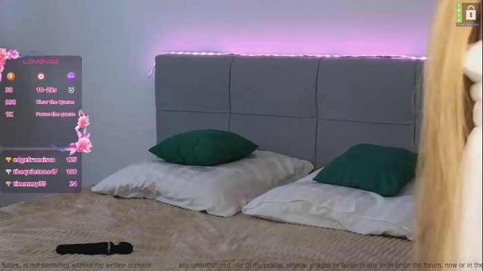 small_blondee