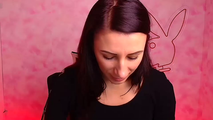 _emma_lay
