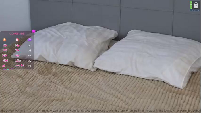small_blondee