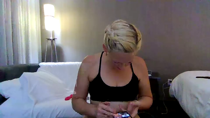 lucyloveslookers78240