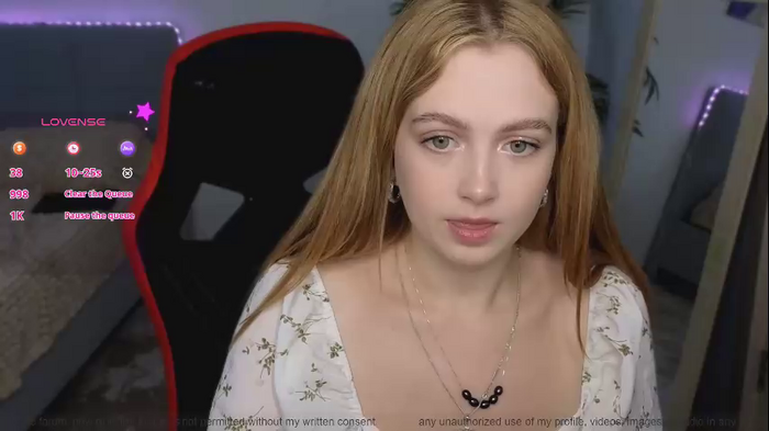 small_blondee