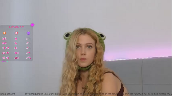 small_blondee