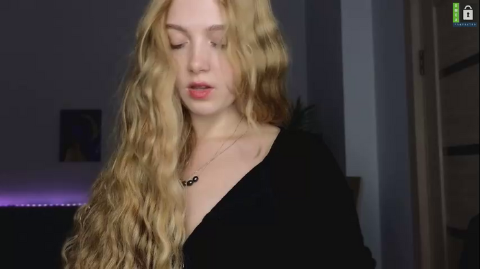 small_blondee