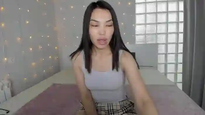 2024/10/10/chaturbate-comely_camilla-12-12-18