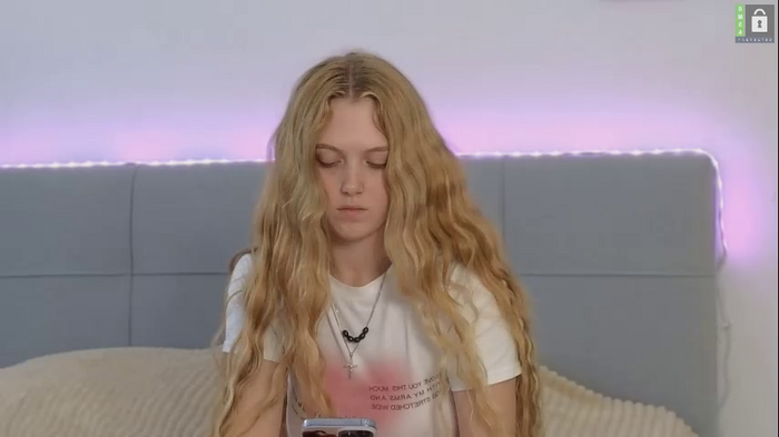 small_blondee