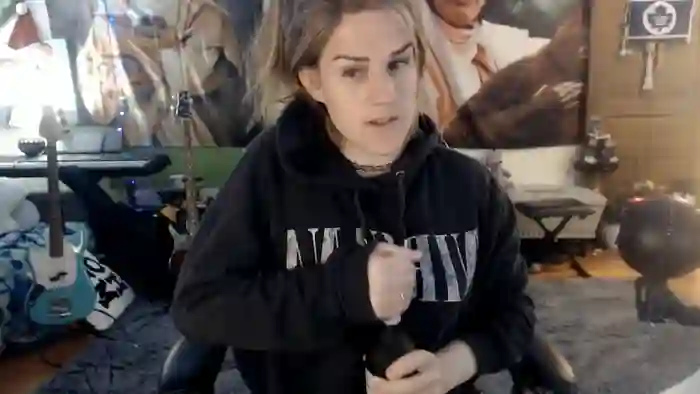 2024/10/30/chaturbate-katiecutie_5-04-09-58