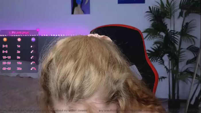 small_blondee