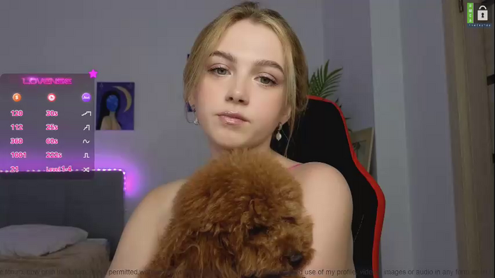 small_blondee
