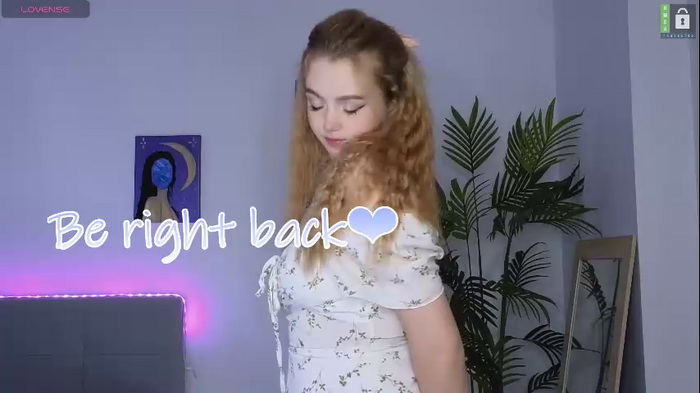 small_blondee