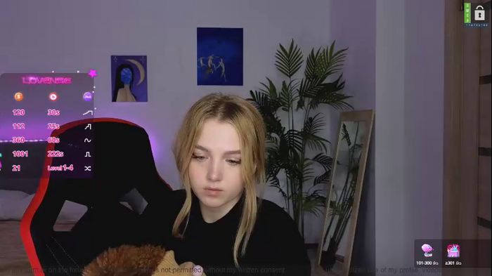 small_blondee