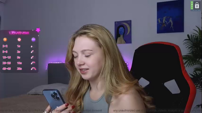small_blondee